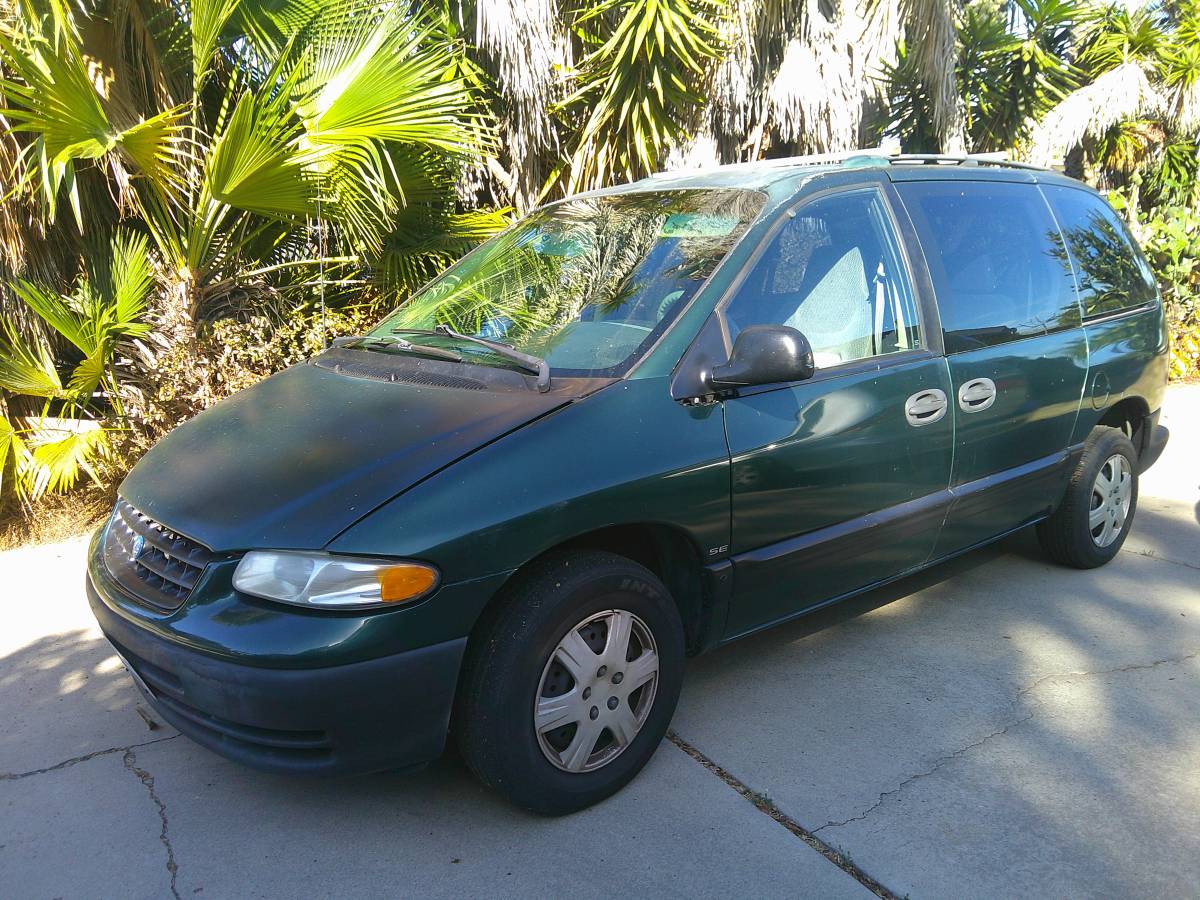 Plymouth-Voyager-1996-Green