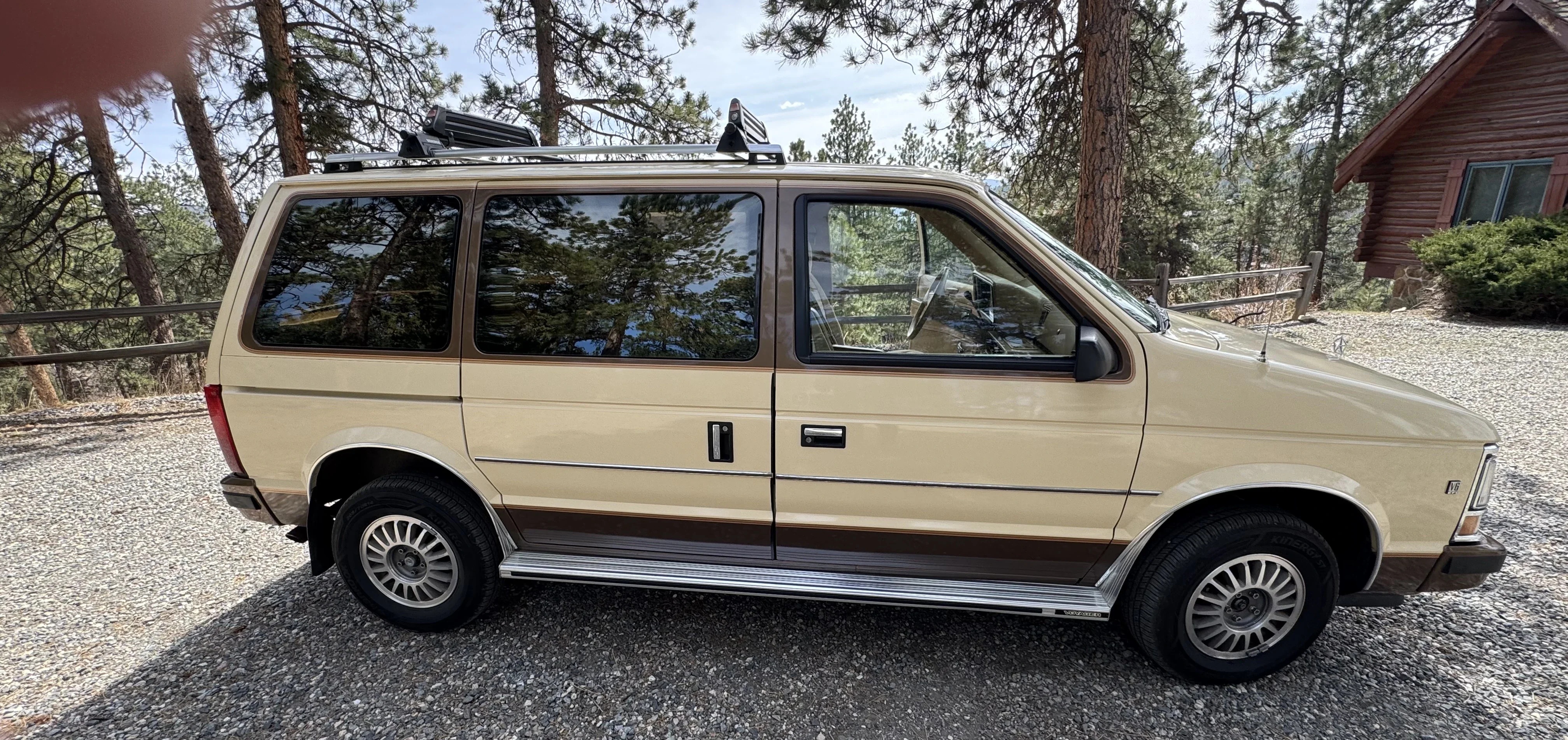 Plymouth-Voyager-se-1987-Beige-Beige