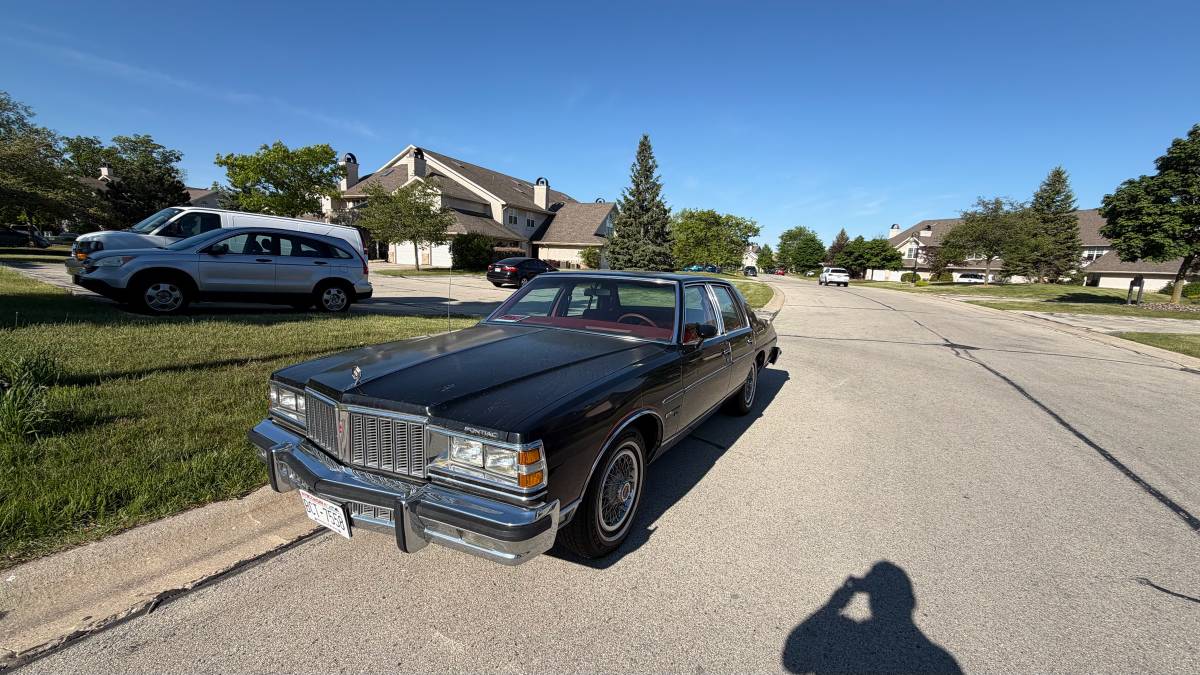 Pontiac-Bonneville-1979-Black