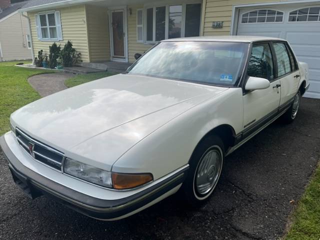 Pontiac-Bonneville-le-1989-White