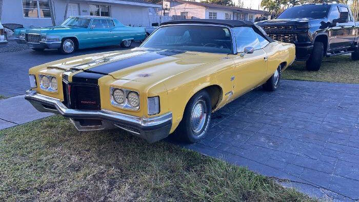 Pontiac-Catalina-1972-YellowBlack-TopBlack-Stripes