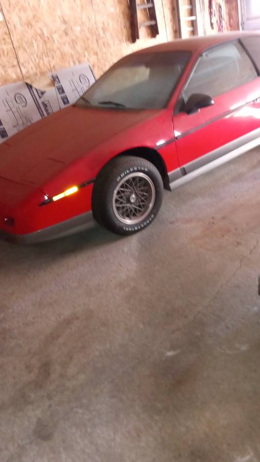 Pontiac-Fiero-1986-Red