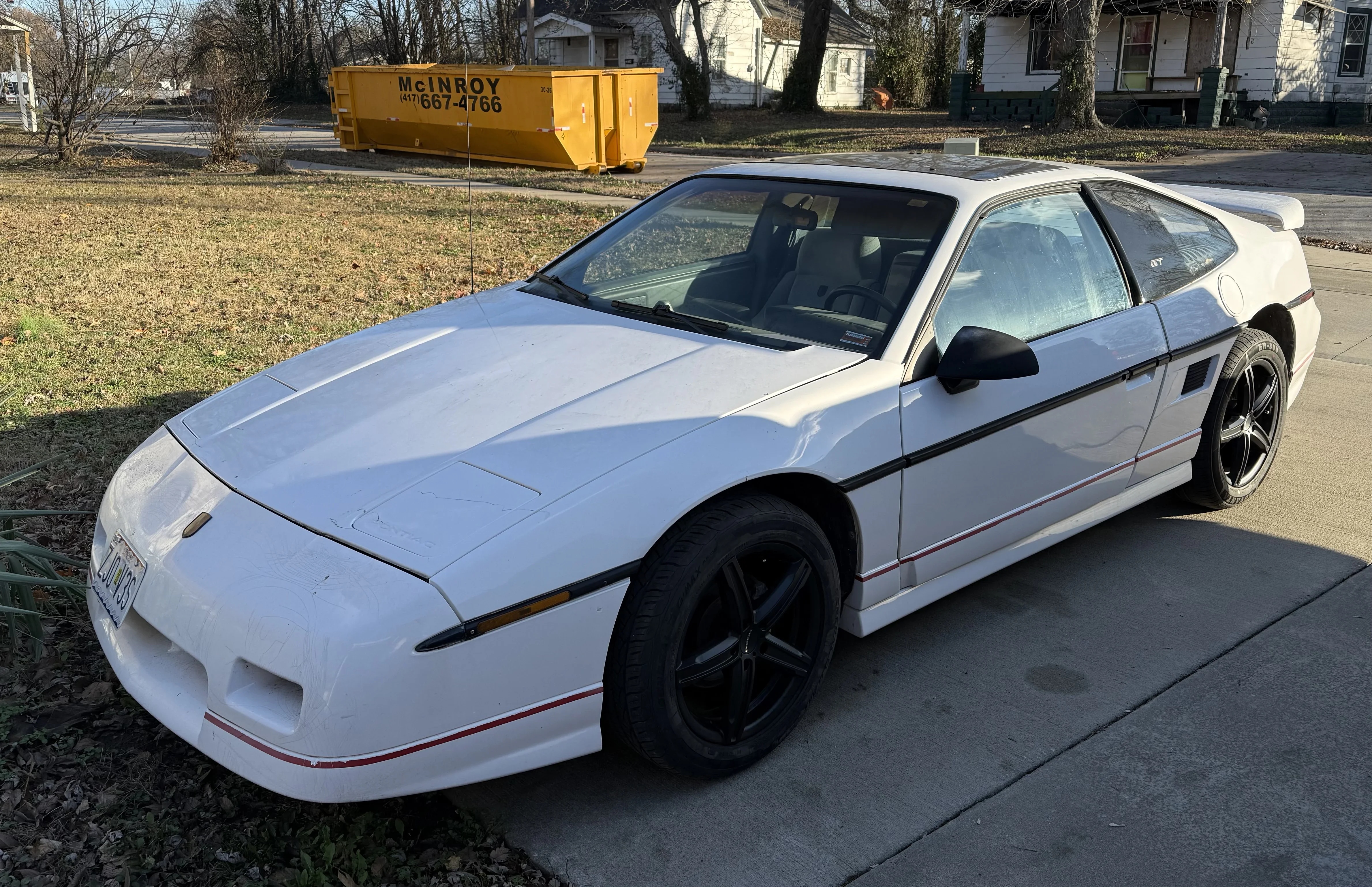 Pontiac-Fiero-1986-White-Gray