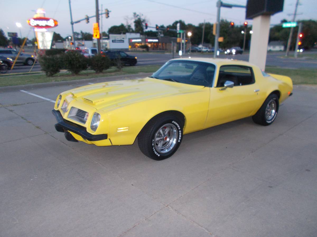 Pontiac-Firebird-1975-Yellow