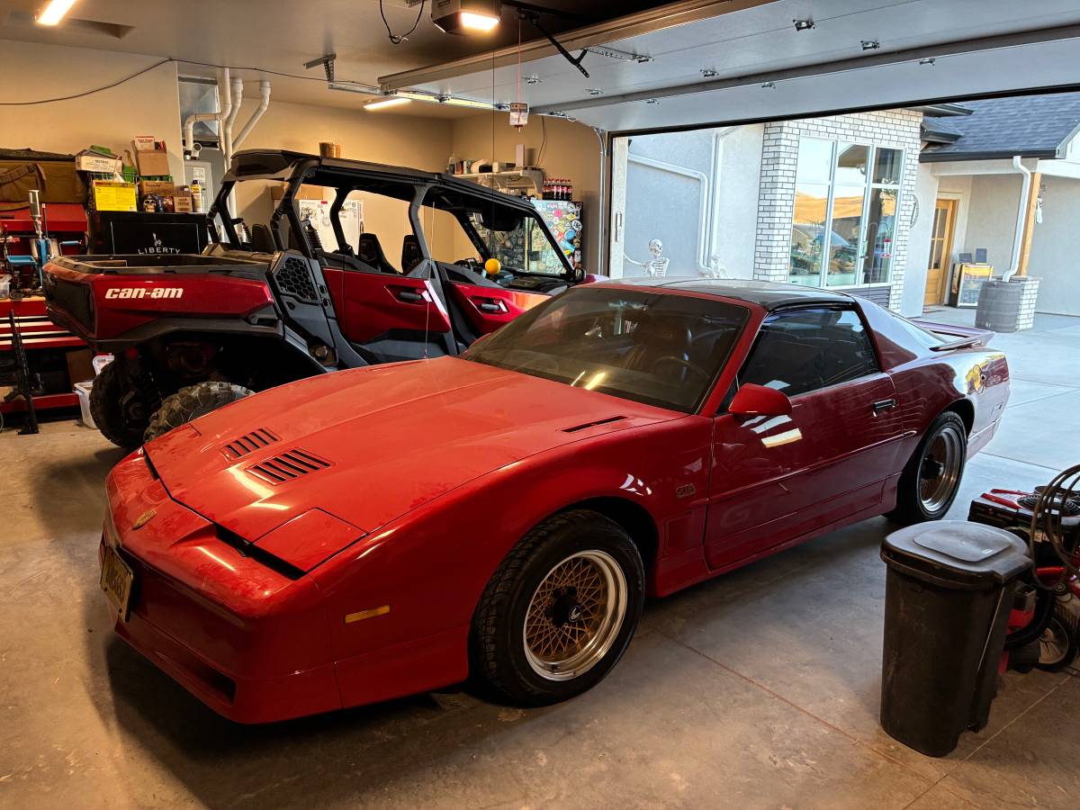 Pontiac-Firebird-1987-Red