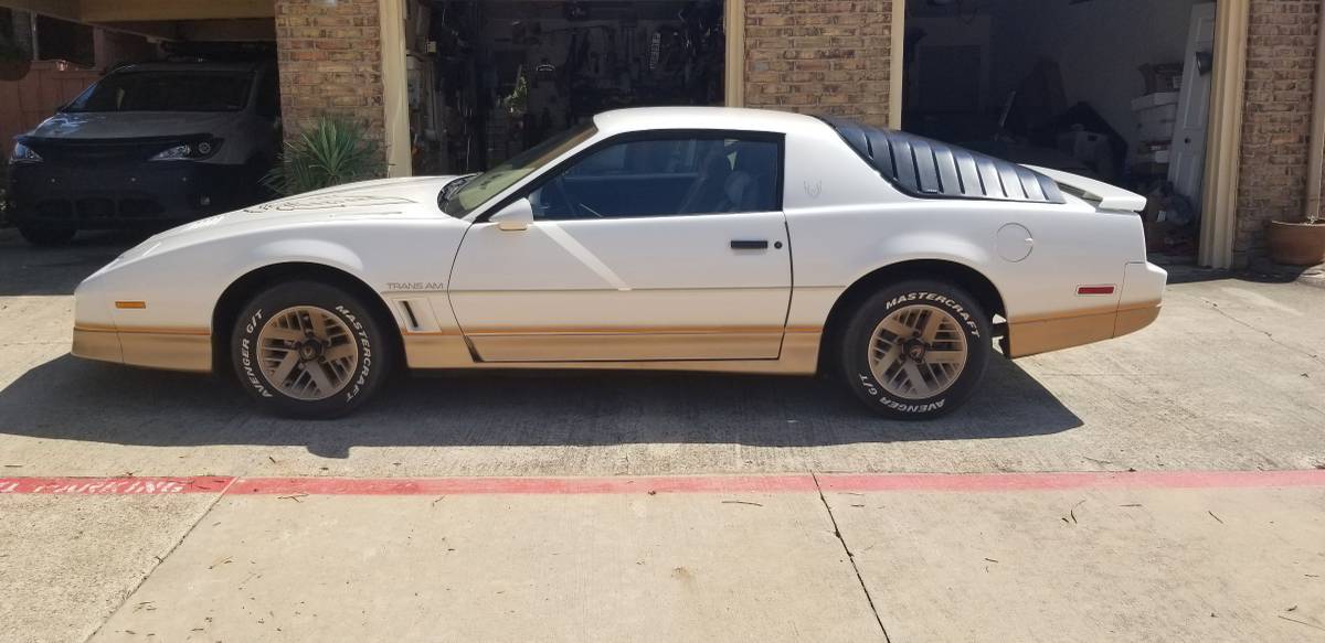 Pontiac-Firebird-trams-am-1985-White