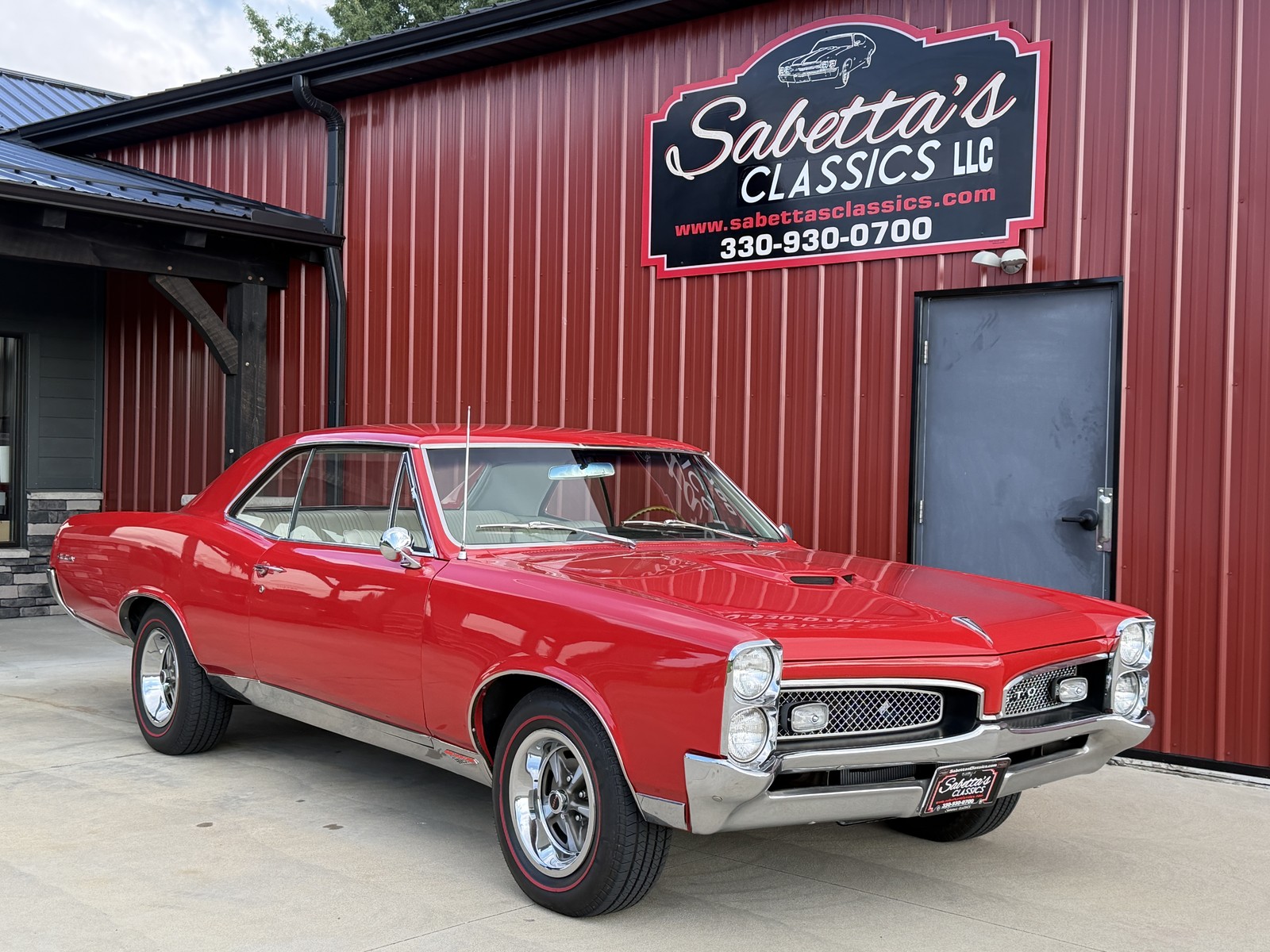 Pontiac-GTO-1967-2-Door-Coupe-Parchment