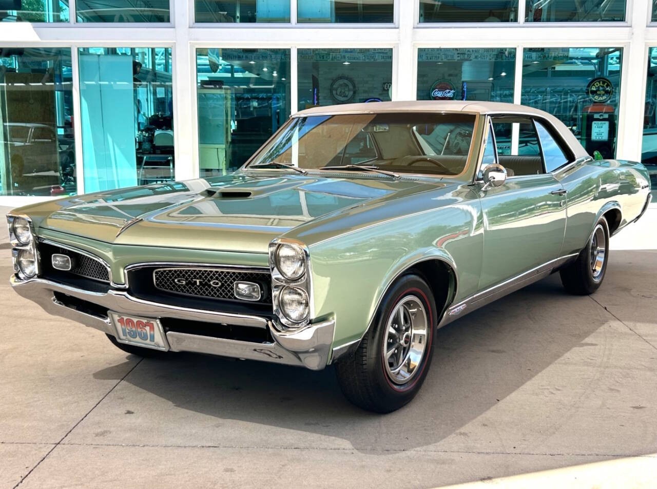 Pontiac-GTO-1967-Coupe-White