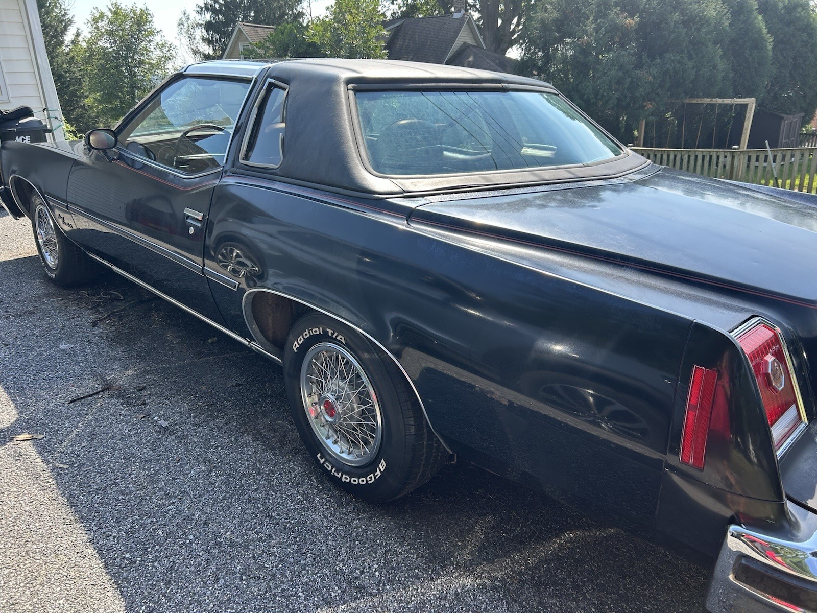 Pontiac-Grand-Prix-1977-Coupe-Red