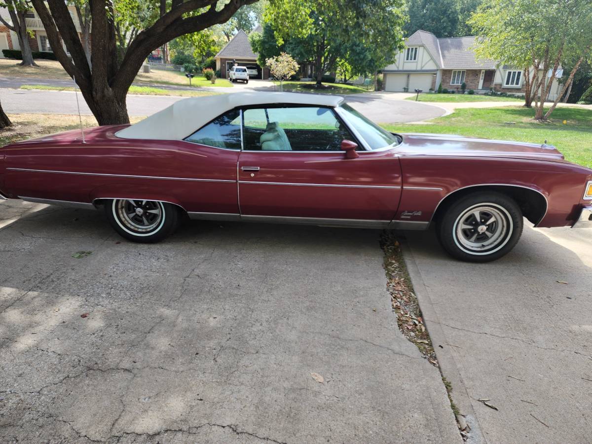 Pontiac-Grandville-brougham-1975-Red
