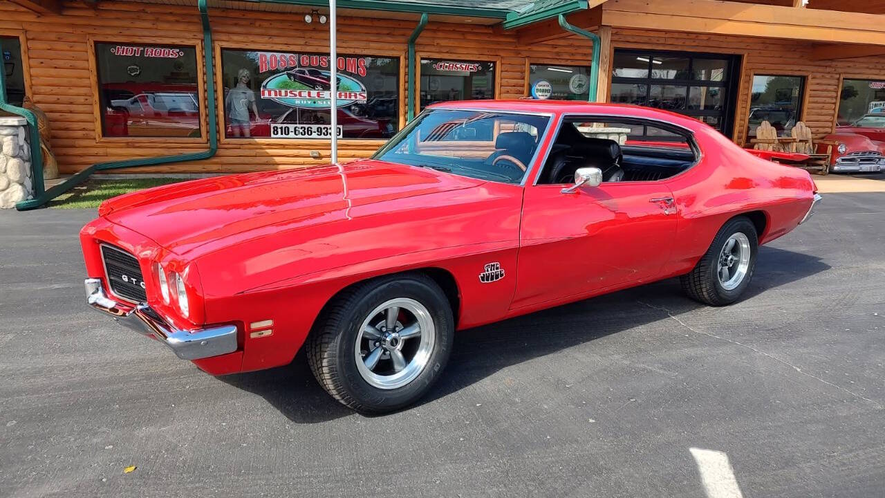 Pontiac-Lemans-1972-Cardinal-Red-Black