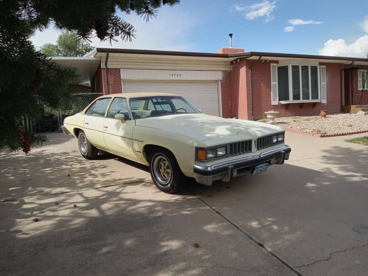 Pontiac-Lemans-1977-Yellow