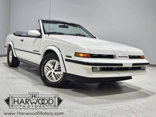 Pontiac-Sunbird-1988-Convertible-Gray-cloth