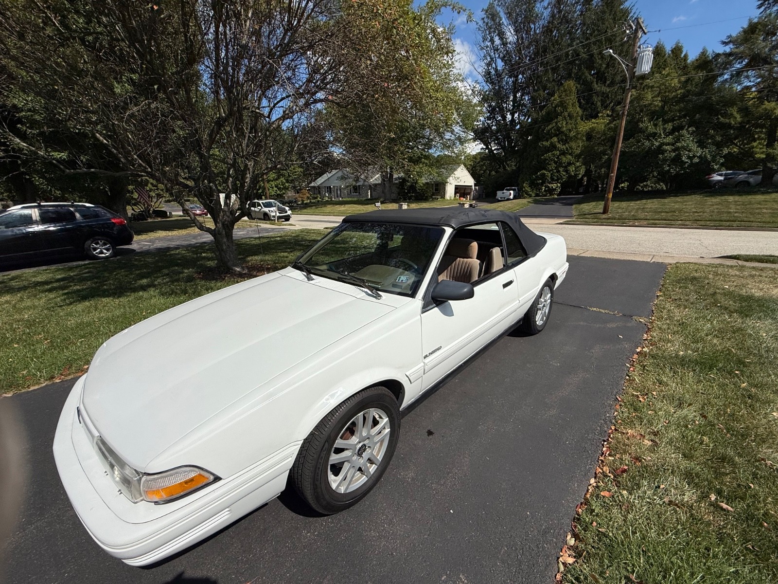 Pontiac-Sunbird-1993-Convertible-Gold