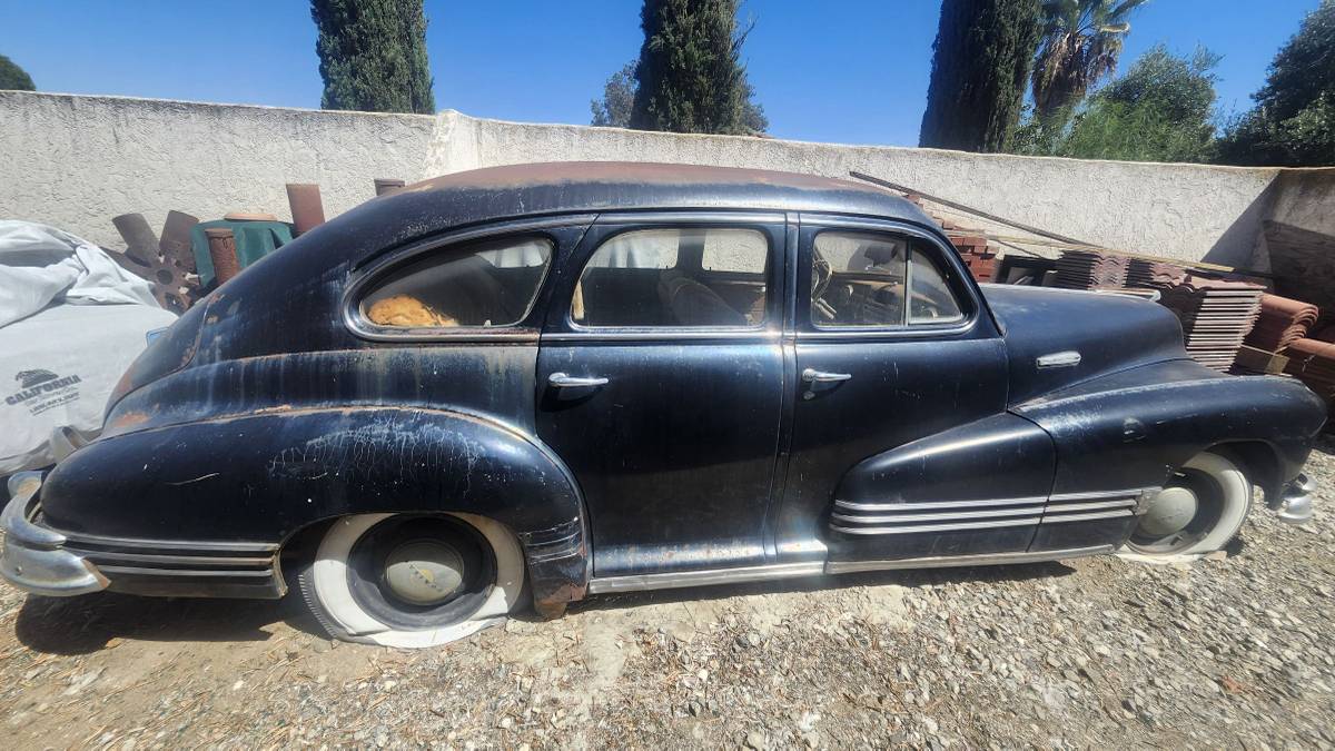 Pontiac-Torpedo-1946-Black