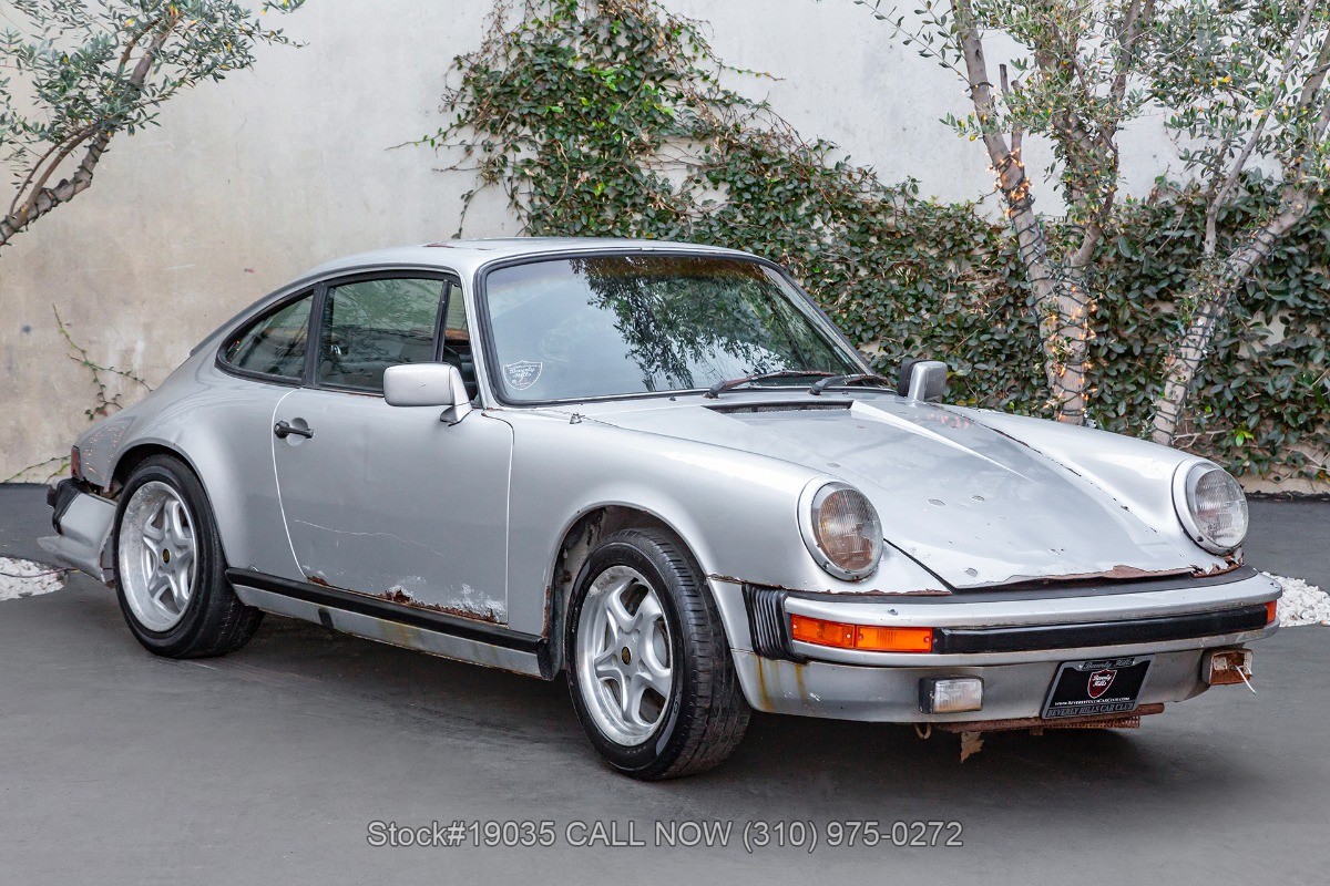 Porsche-911-1982-Coupe