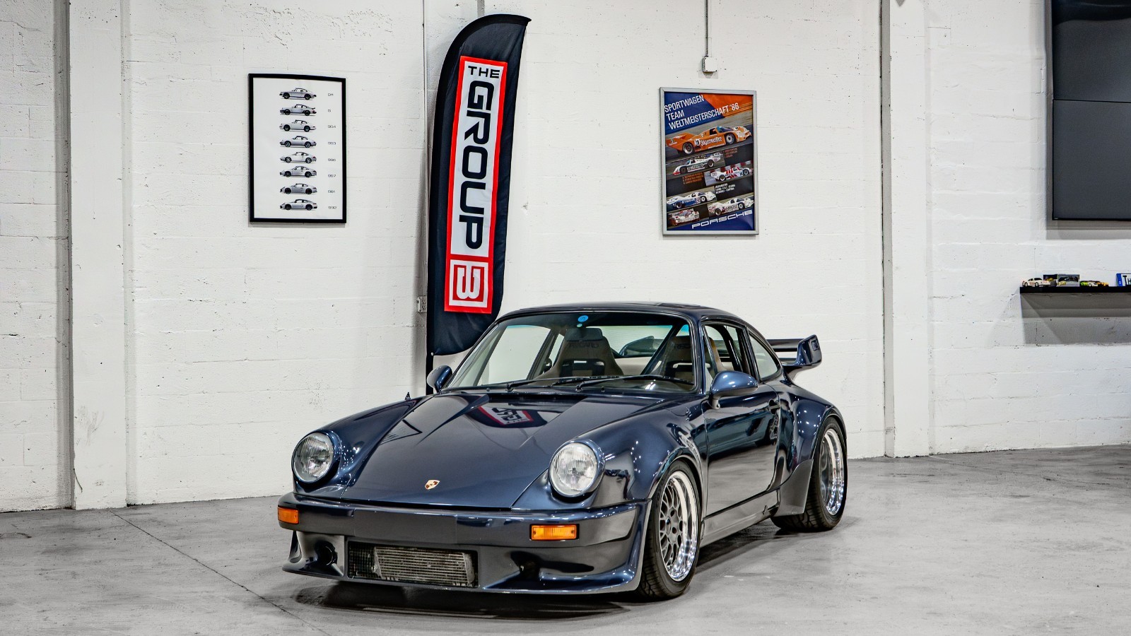 Porsche-911-1982-Coupe-Tan