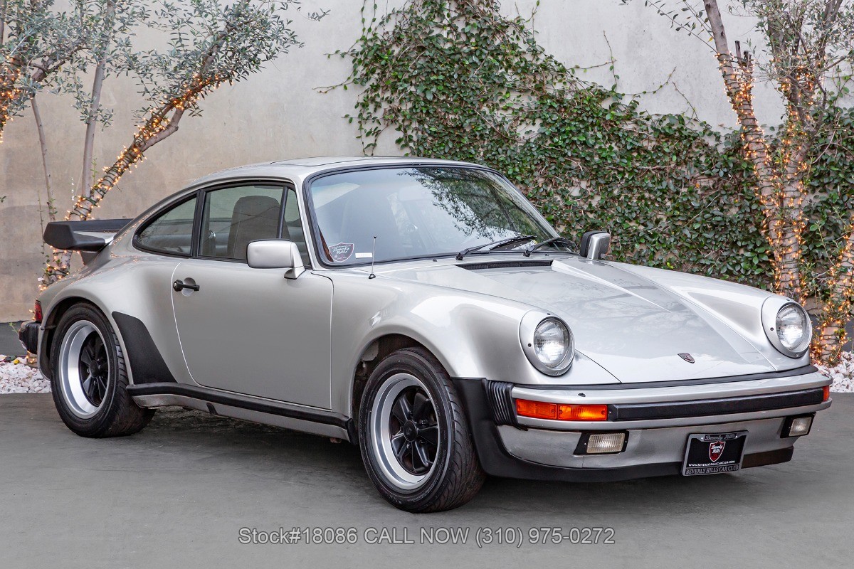 Porsche-911-1984-Coupe