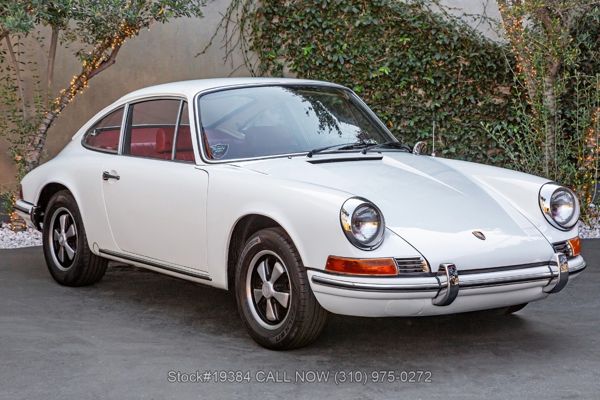 Porsche-911T-Coupe-1969