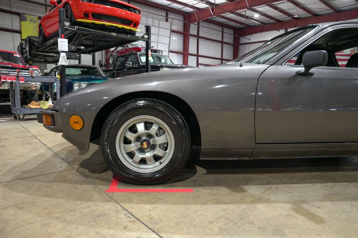 Porsche-924-1979-Coupe-Black