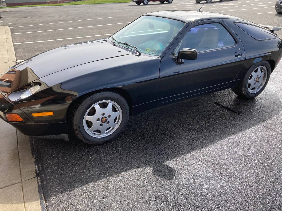 Porsche-928-gt-1990-Black