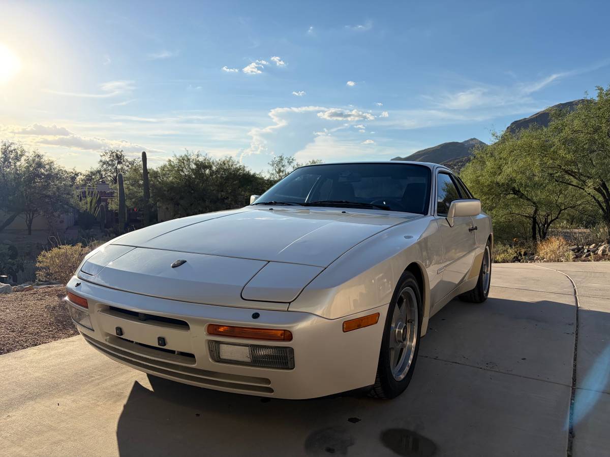 Porsche-944-1986-White