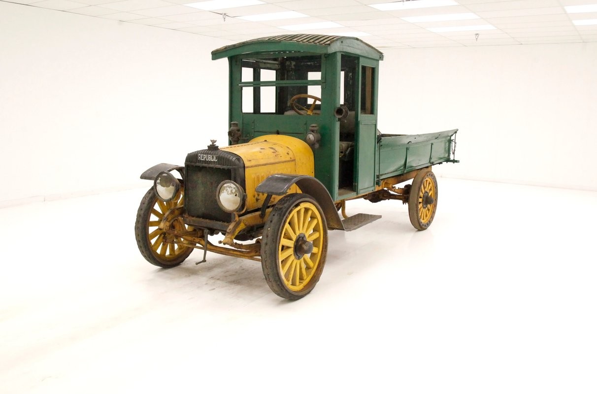 Republic-1915-Truck-Black