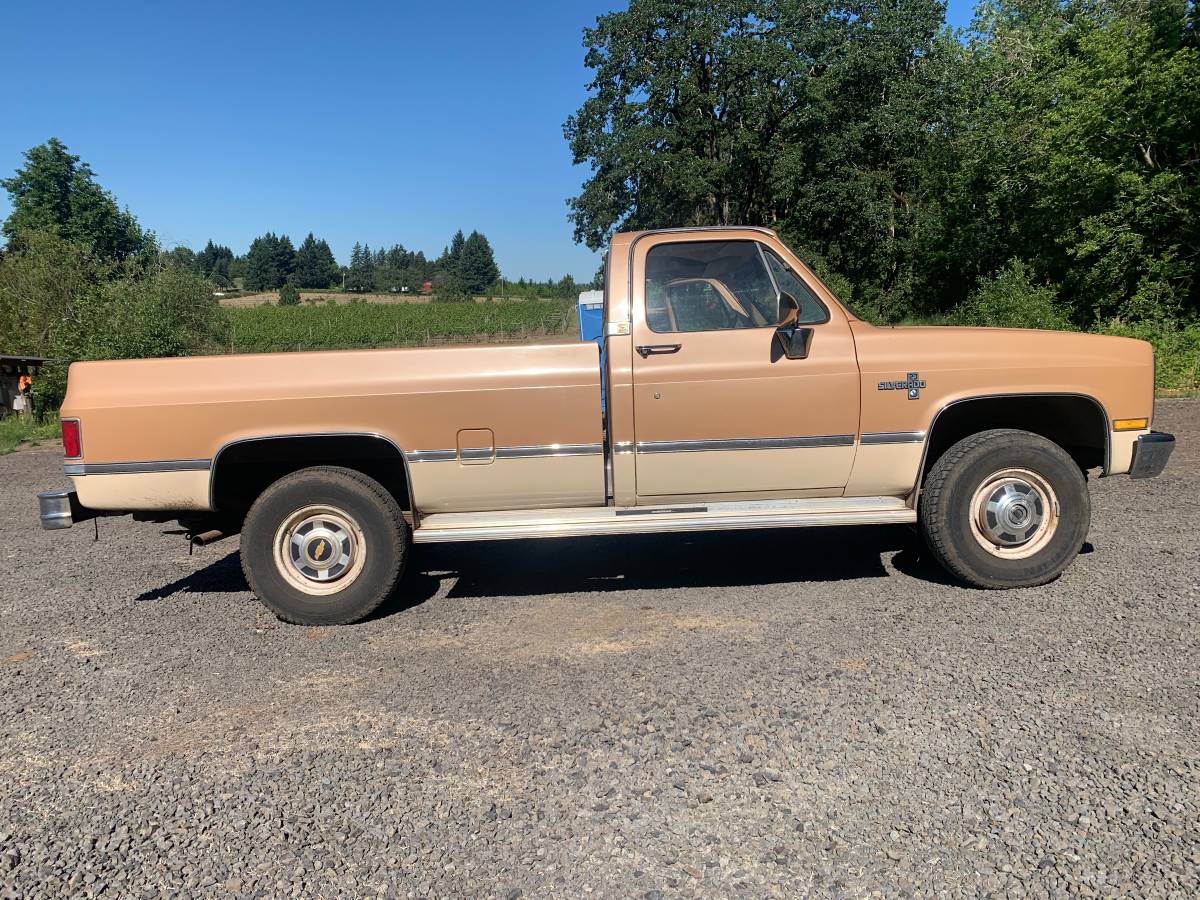 Silverado-c20-4x4-1986-Brown