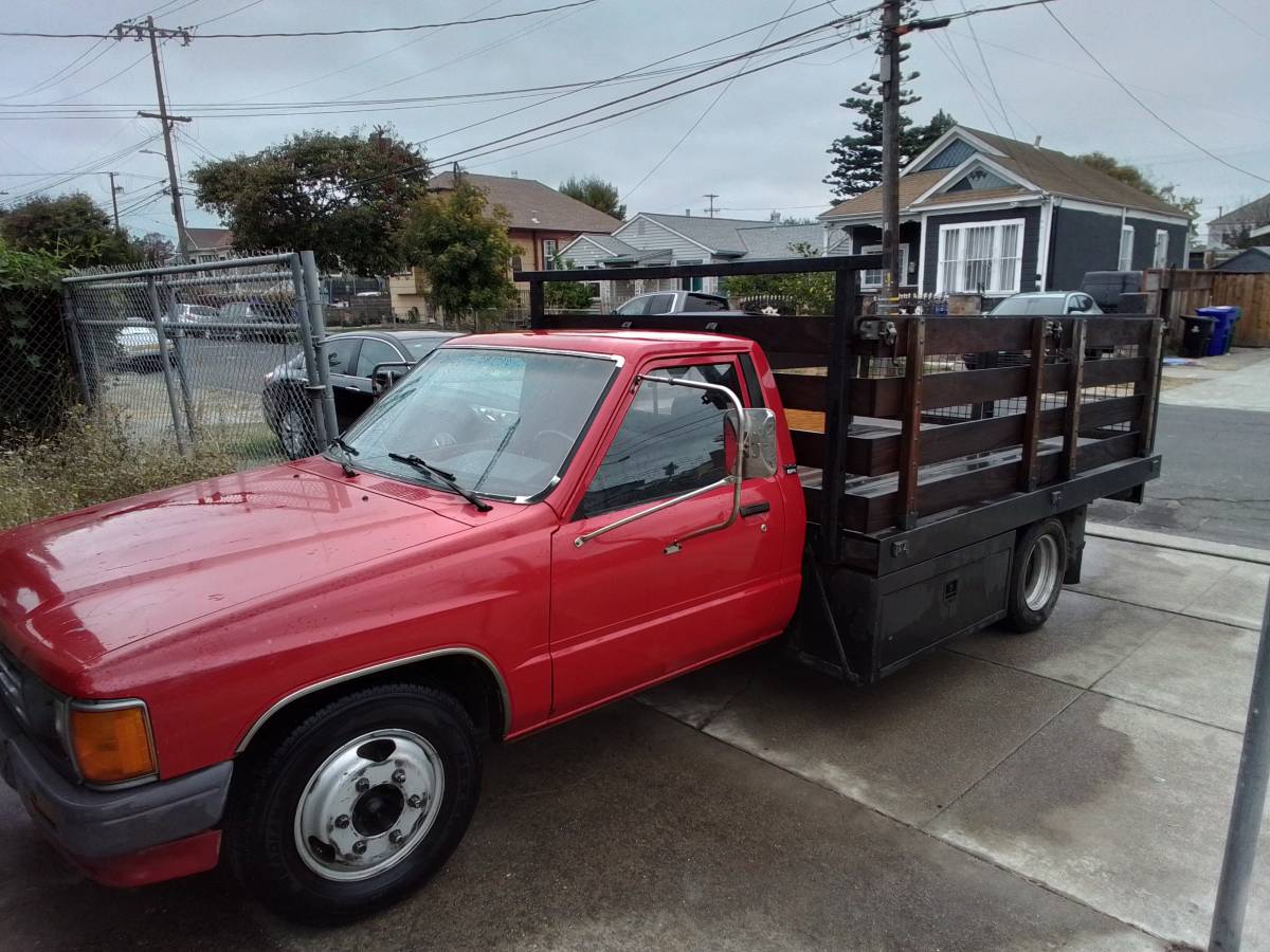 Toyota-1-ton-flatbed-1987-Red