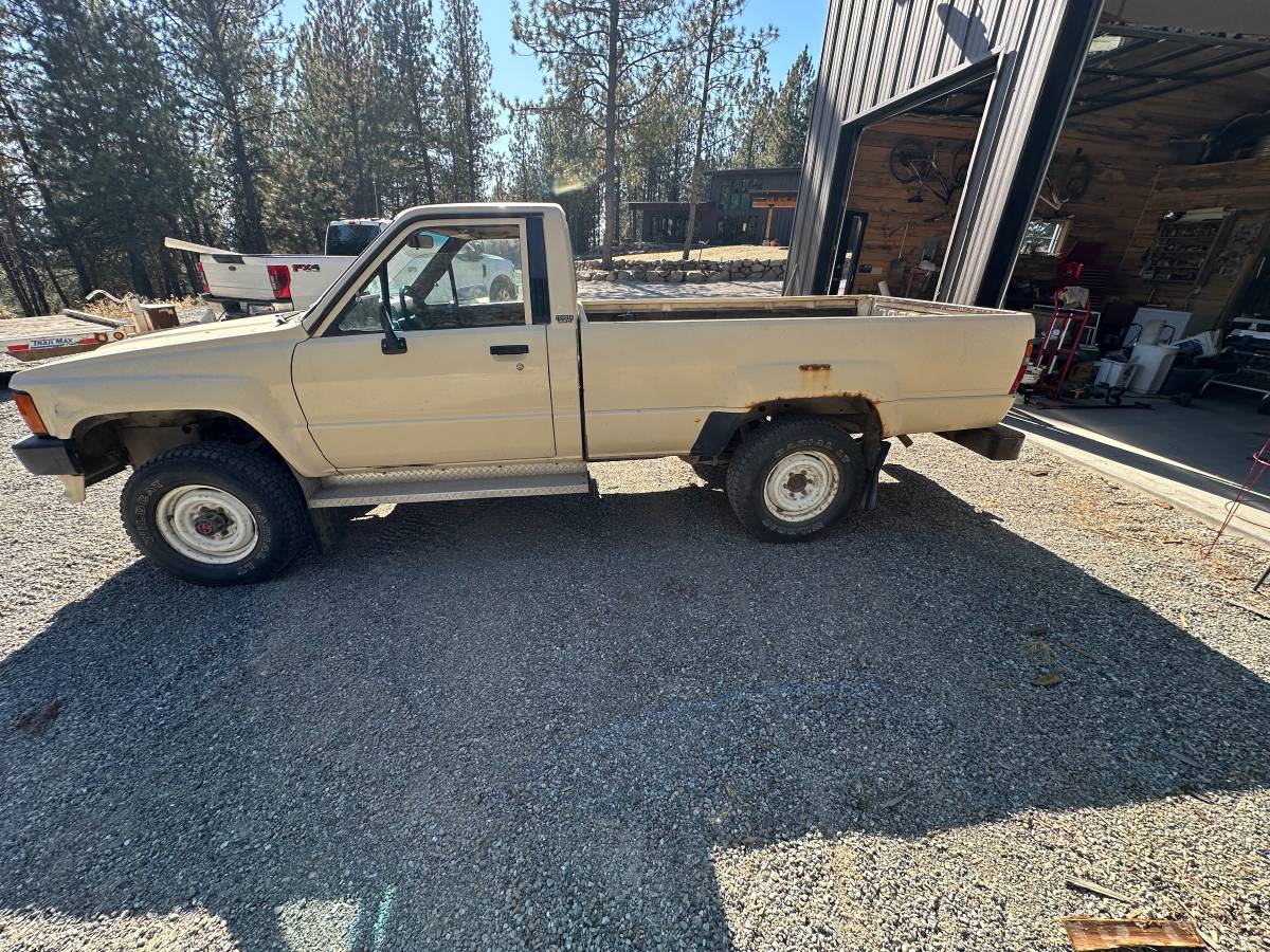 Toyota-4wd-pickup-1986-Yellow