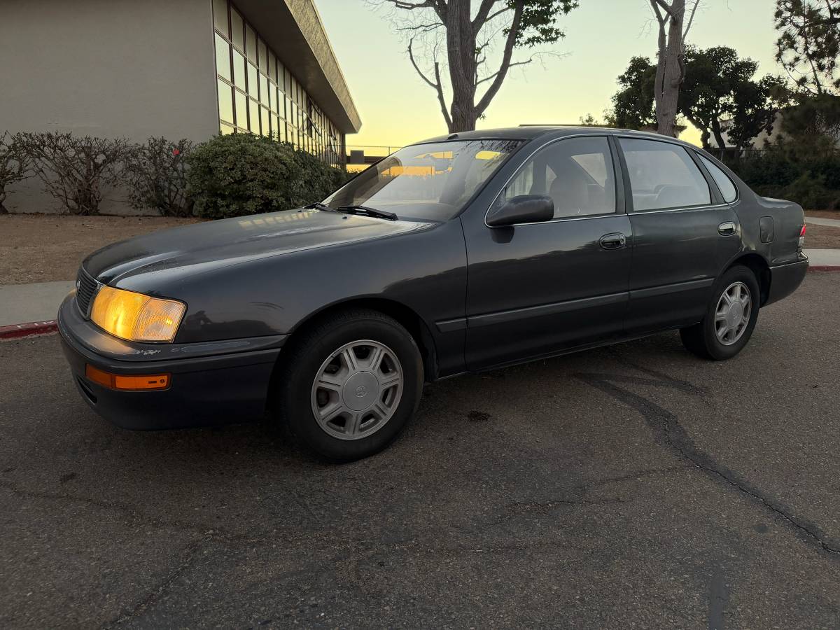 Toyota-Avalon-1995