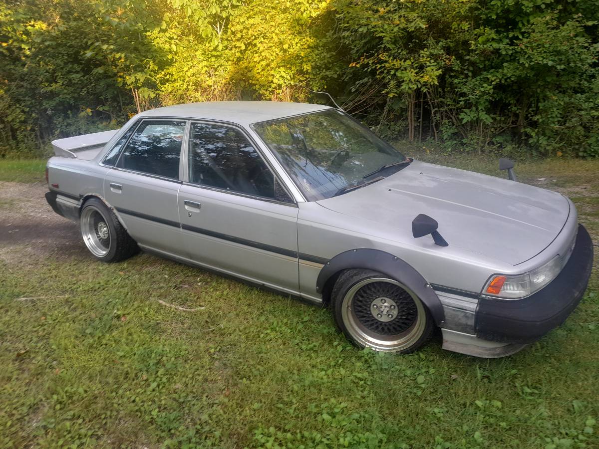 Toyota-Camry-1988-Silver