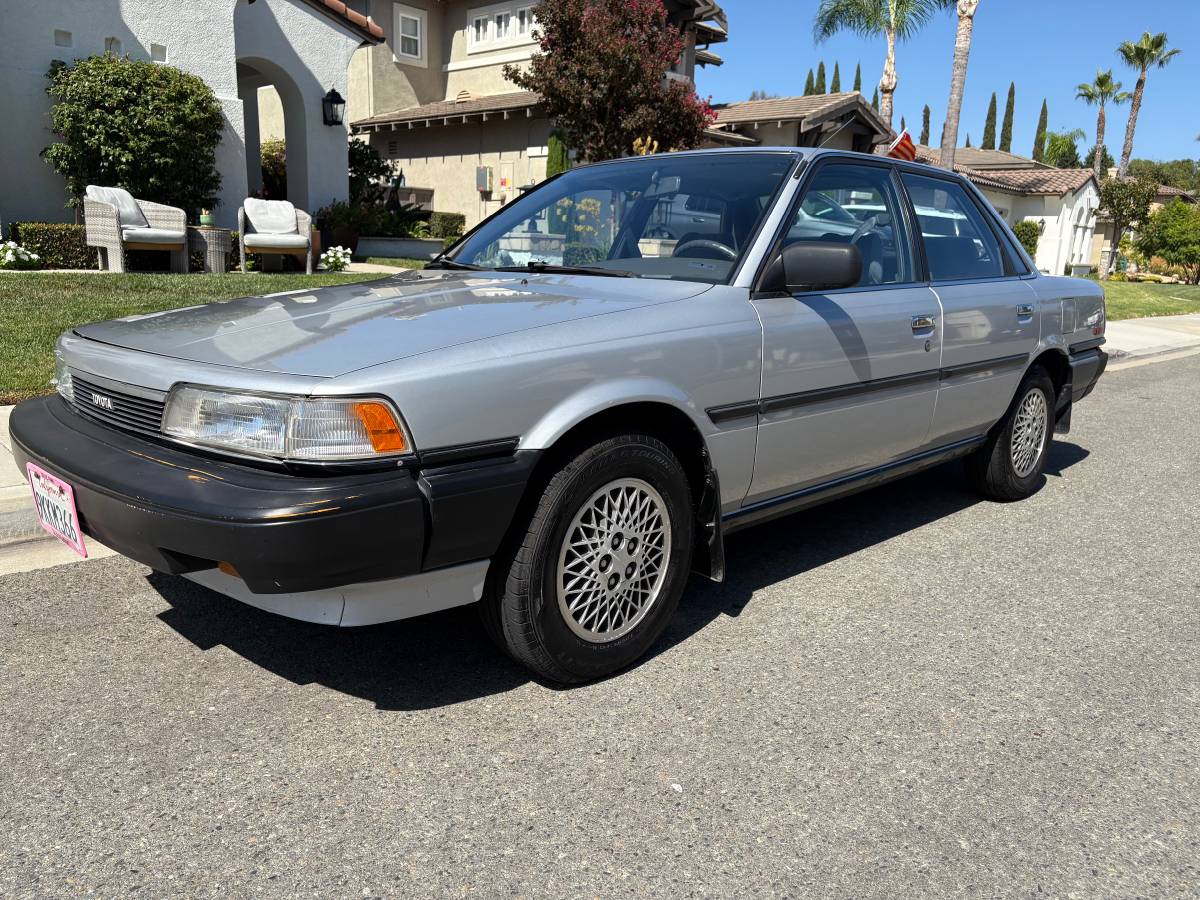 Toyota-Camry-1988