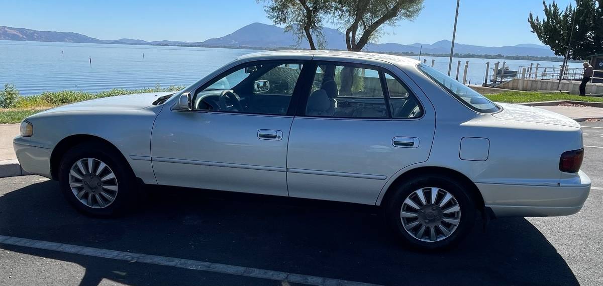 Toyota-Camry-1996-Gray
