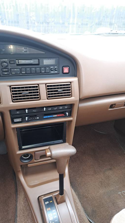 Toyota-Corolla-1992-Brown