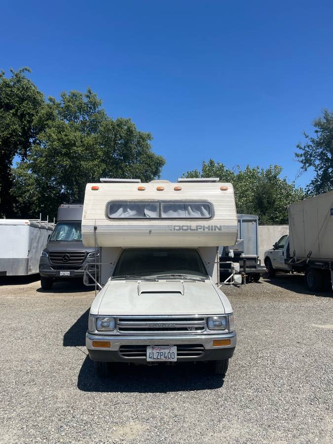 Toyota-Dolphin-1992