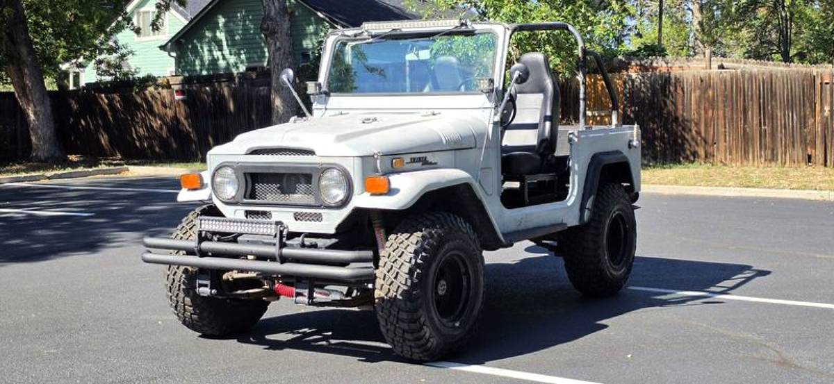Toyota-Fj-40-1971-Gray