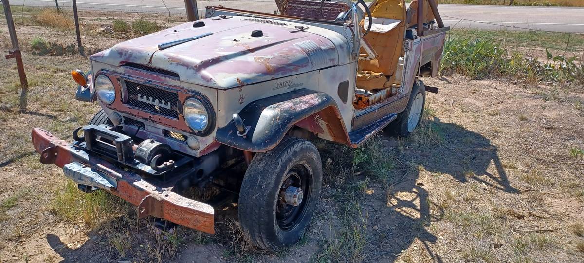 Toyota-Fj40-land-cruiser-1970-Gray