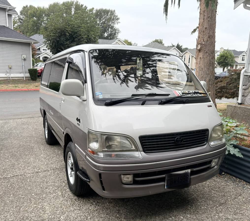 Toyota-Hiace-1996-Silver
