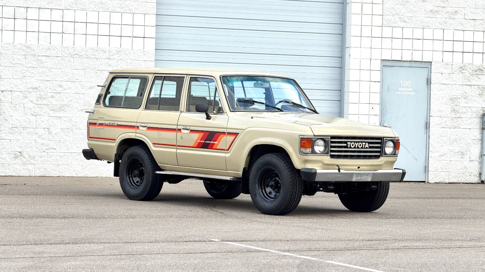 Toyota-Land-Cruiser-1984-Brown