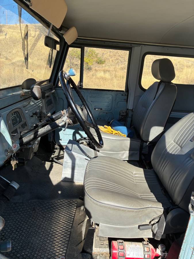 Toyota-Land-cruiser-1967-Blue