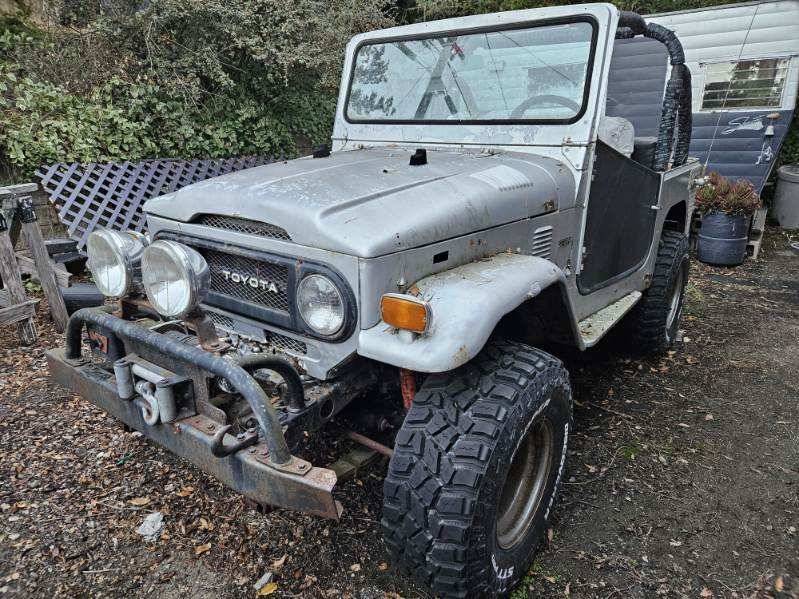 Toyota-Land-cruiser-1974-Silver