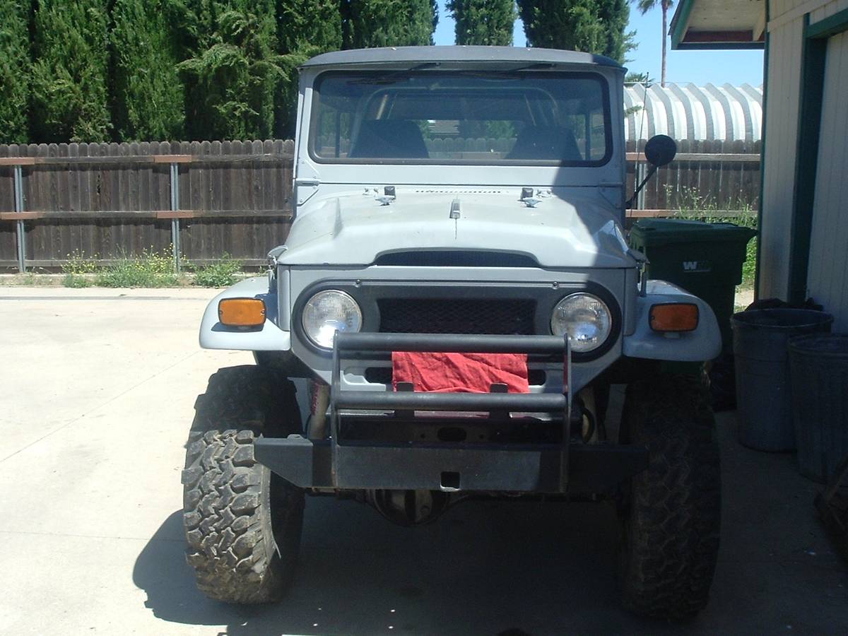 Toyota-Landcruiser-fj40-1971-Gray