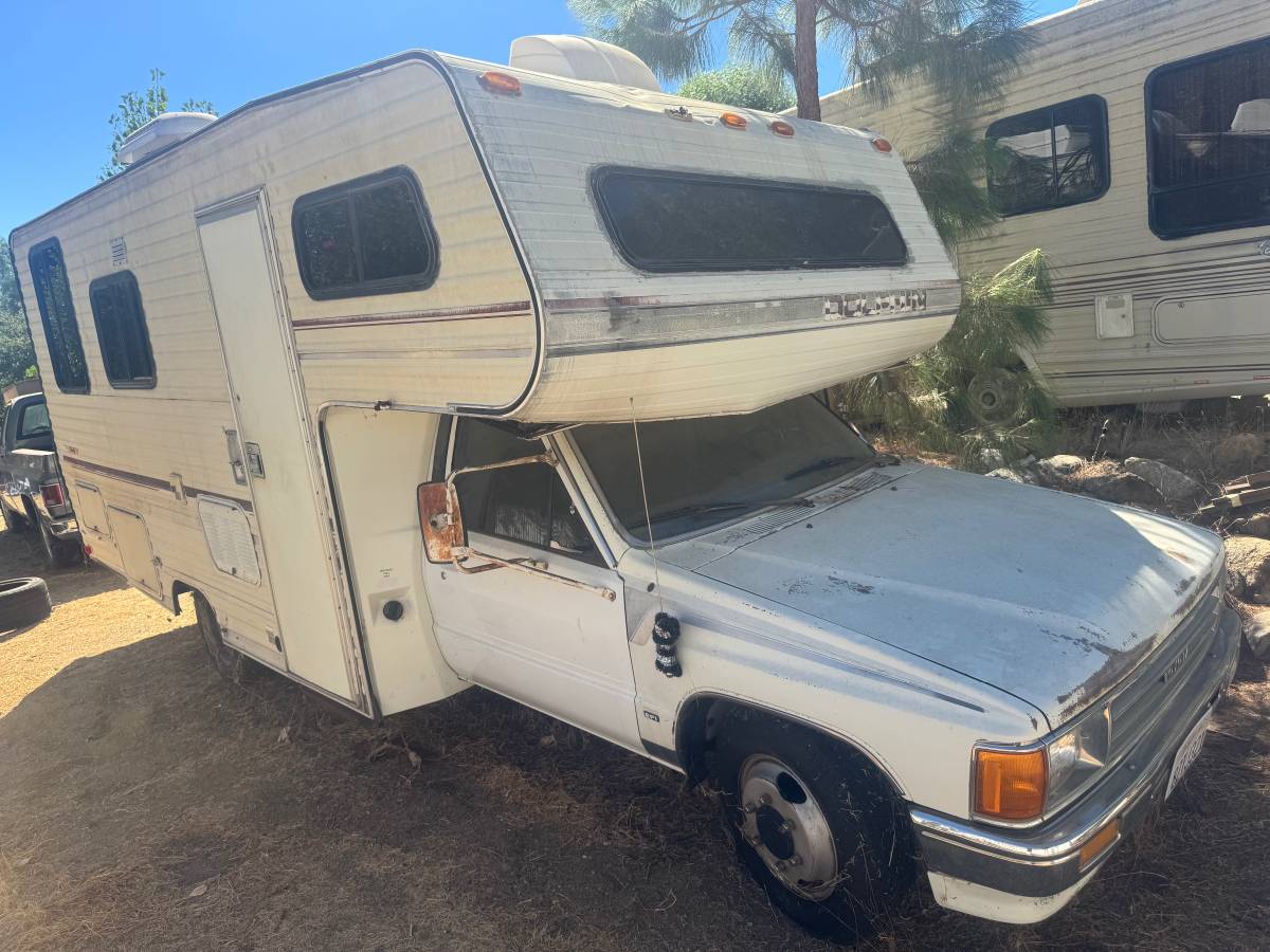 Toyota-Motorhome-1987