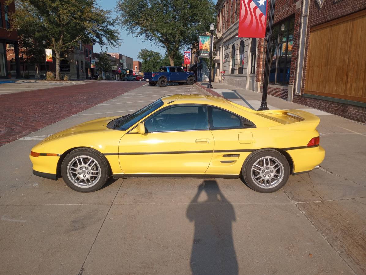 Toyota-Mr2-1993-Yellow