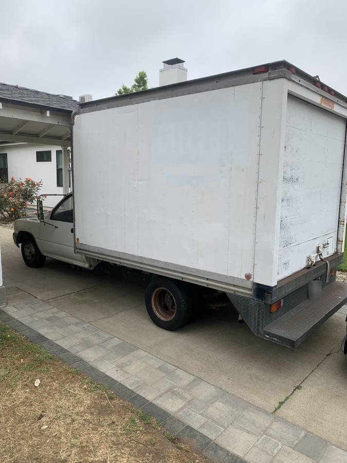 Toyota-Pick-up-cab-chassis-dual-rear-wheels-1992-White