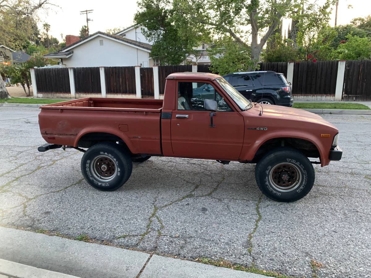 Toyota-Pickup-1985