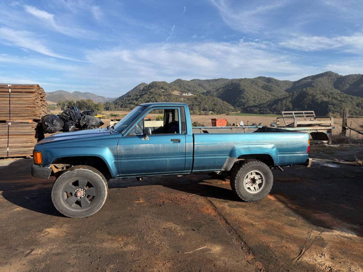 Toyota-Pickup-1986-Blue