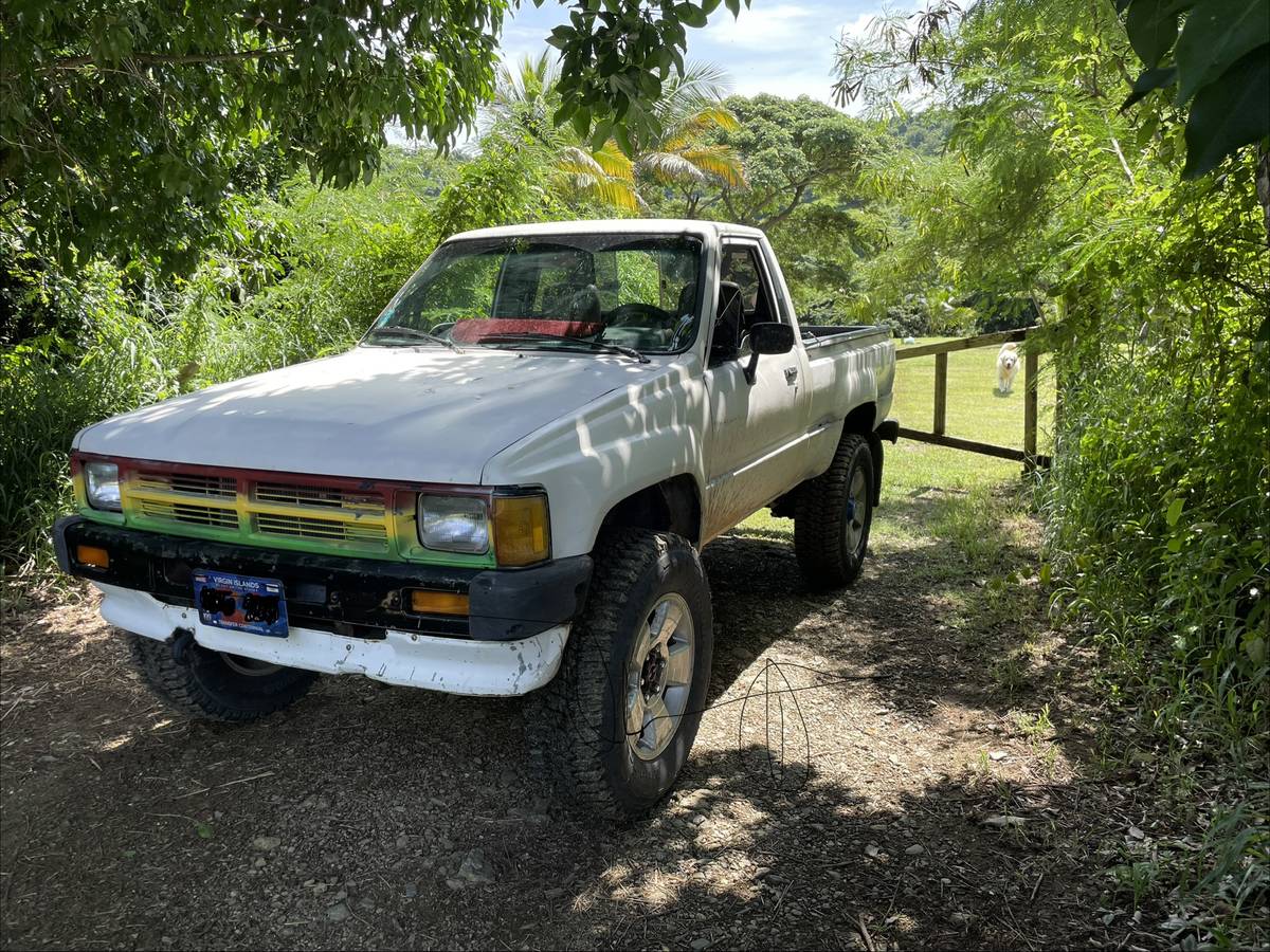 Toyota-Pickup-1988-White