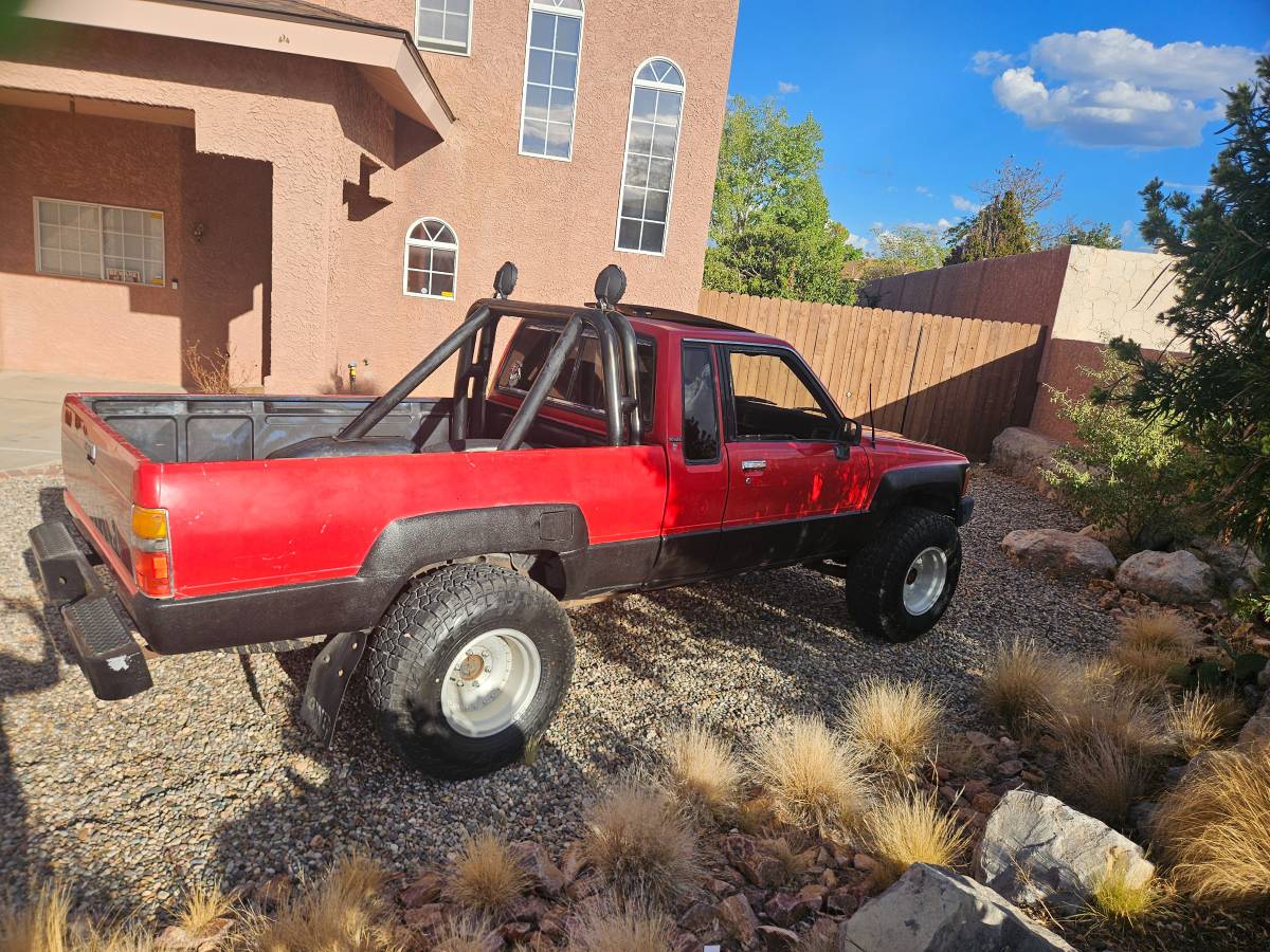 Toyota-Pickup-1988-red